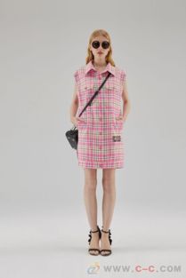 批發(fā)2018新款品牌女裝尾貨庫(kù)存折扣貨源